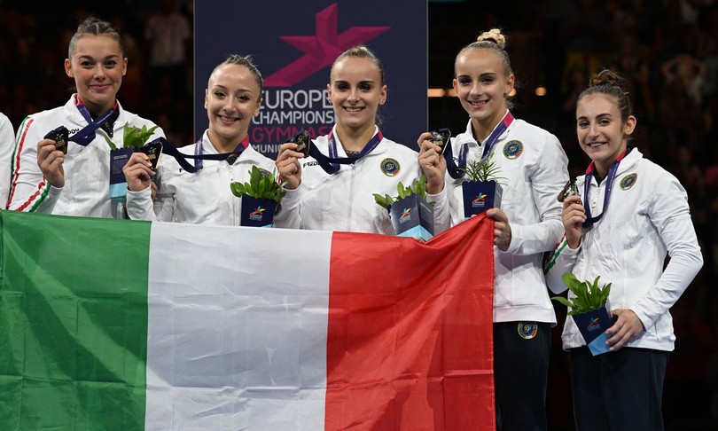 ginnastica cinque fate azzurre su tetto europa