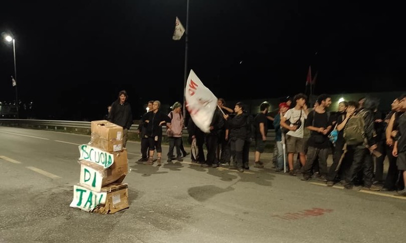 Tav: nuovi disordini nella notte in Val Susa, danni a cantiere