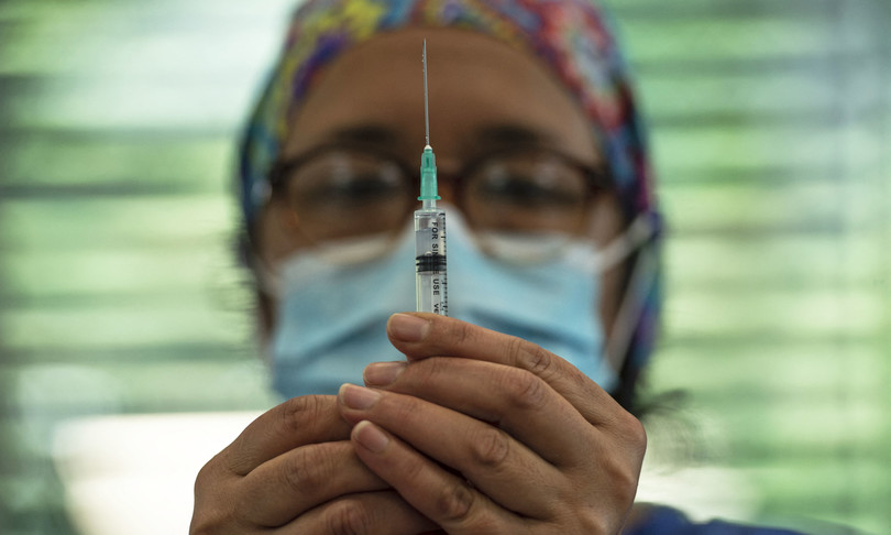 covid ema autorizza vaccini moderna pfizer omicron