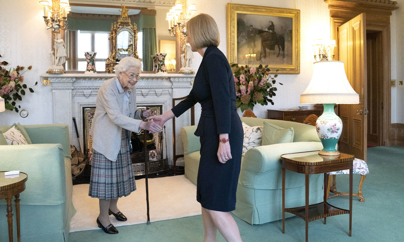 gb dimissioni johnson accettate truss nominata regina