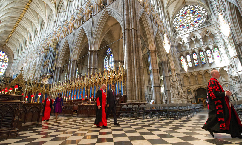 regina Elisabetta veglia westminster come sara funerale