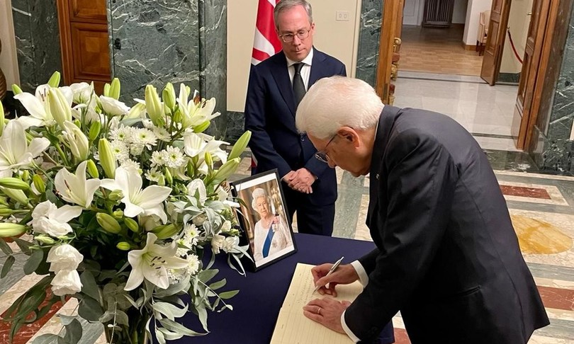 Mattarella italiani piangono sovrana Paese amico