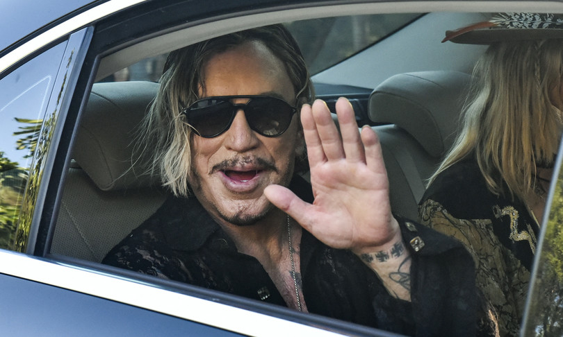 mickey rourke 70 anni vita spericolata ritocchi devastanti