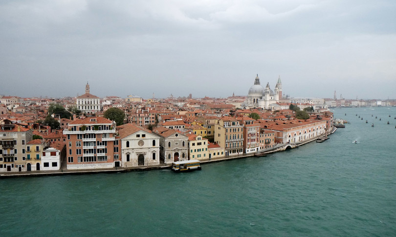 Incendio in palazzo a Venezia evacuati ma nessun ferito