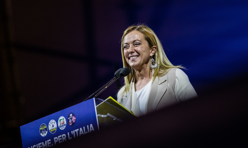 meloni basta turarsi il naso chiude campagna