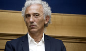 Si dimettono i consiglieri di centrodestra, decade il sindaco Coletta