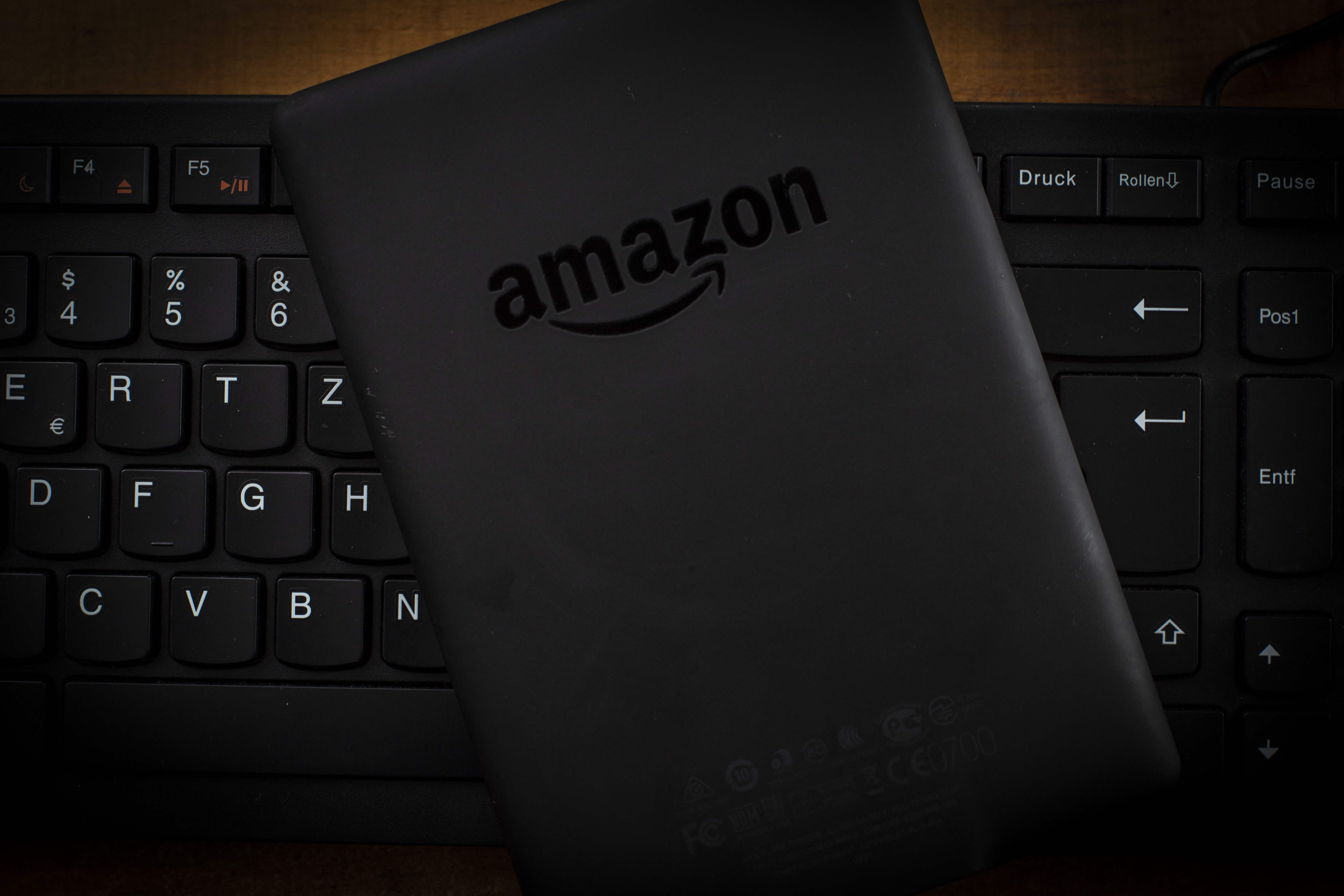 Amazon: tempo scaduto per i vecchi Kindle, saranno da buttare