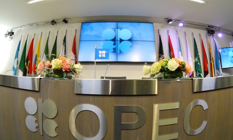 Opec valuta taglio 2 milioni barili giorno