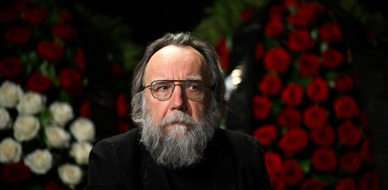 Dall'ideologo Dugin ai due cantanti russi, ampliata la blacklist dell'Ue