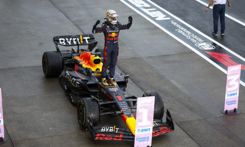 gp giappone vince verstappen campione dle mondo leclerc penalita