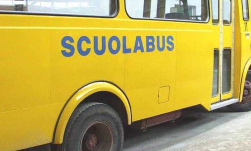 bambino resta chiuso nello scuolabus liberato dai carabinieri