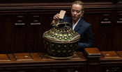 Nei sondaggi FdI cresce ancora mentre calano Forza Italia, Lega e Pd