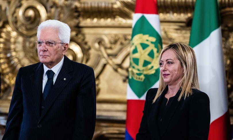 Meloni giura Colle sorrisi e collaborazione con Mattarella