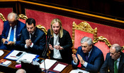 Il premier conferma: "Alzeremo il tetto del contante". Salvini: "Buonsenso" per Calenda "si aumenta l’evasione"
