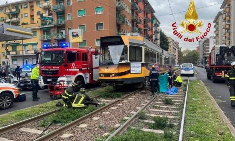 Investito in bici da tram a Milano muore 14enne