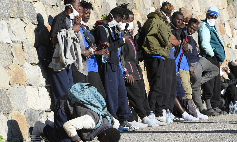 migranti cei papa francesco sbarchi