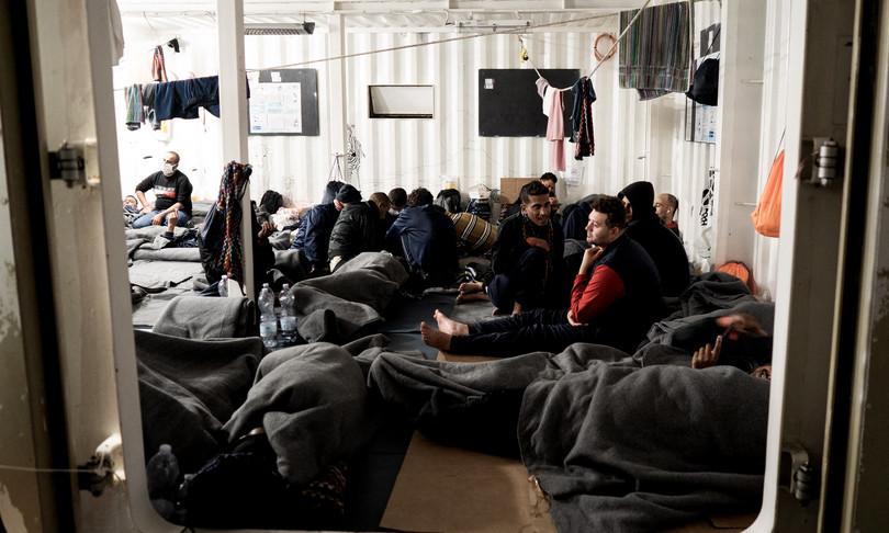 francesi non contenti di prendersi migranti