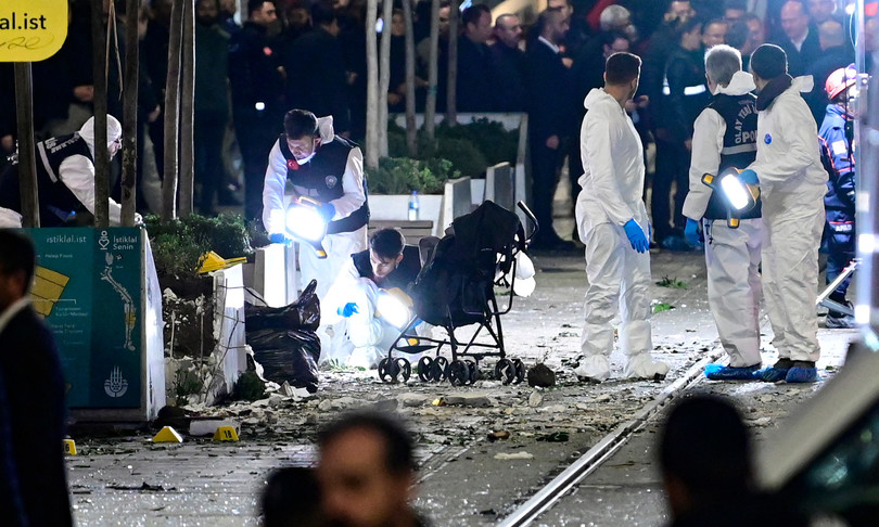 forte esplosione istambul strada shopping