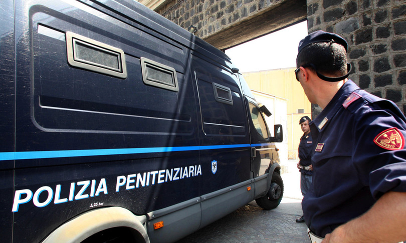 carceri tortura lesioni reggio calabria misure cautelari