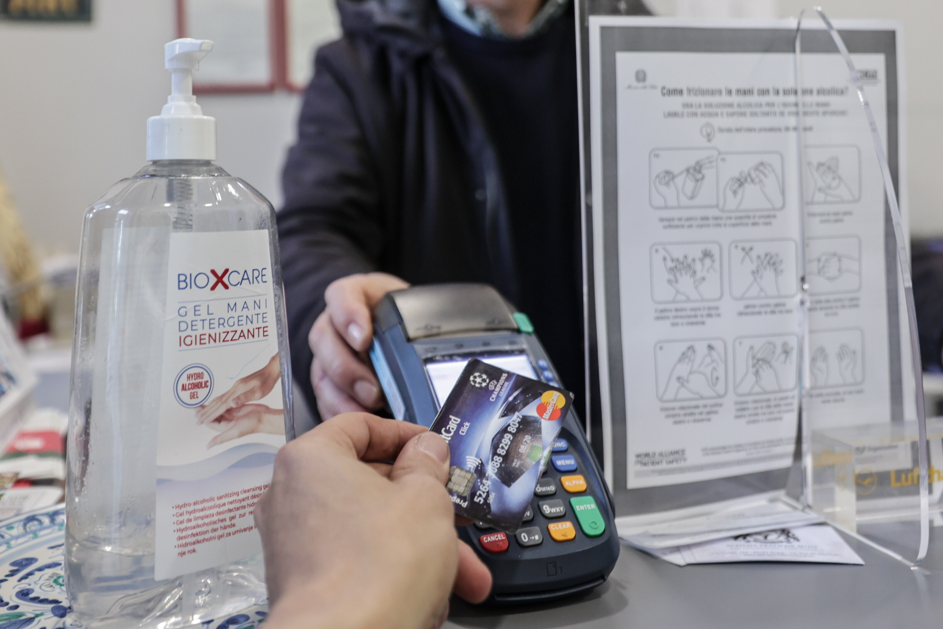 Crescono i pagamenti digitali. I pos in Italia sono quasi 4 milioni