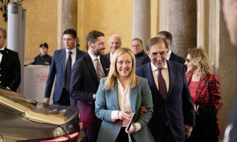 governo manovra a Ita meloni stringe confronto