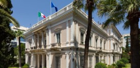 A fuoco l'auto di Susanna Schlein ad Atene, la Procura di Roma apre un'inchiesta
