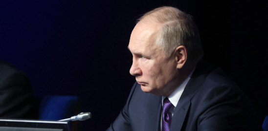 Putin in Donbass "a tempo debito". Macron: "Voglio parlare presto con lui"
