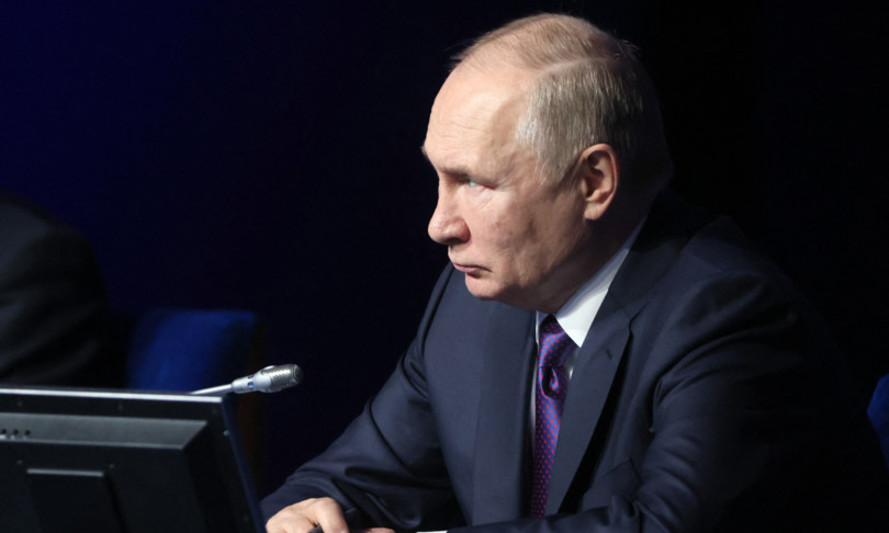 ucraina putin visita donbass colloquio macron