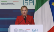 "Da soli non possiamo gestire i flussi, l’Ue rispetti gli accordi". L’intervento di Meloni ai Med Dialogues