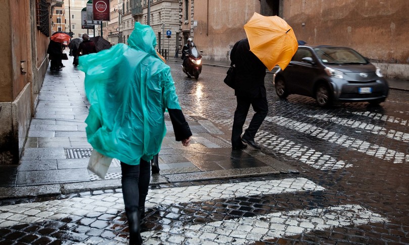 maltempo roma allagata disagi puglia sicilia allerta arancione campania