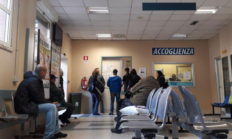 odyssey of relatives outside the emergency rooms in Rome