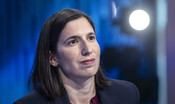 Elly Schlein prende la tessera del Pd: "Bisogna dare voce alla base"