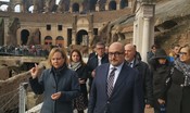 Cultura: Sangiuliano turista a Roma, s’improvvisa fotografo al Colosseo