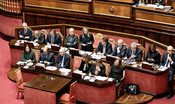 Il governo pone la fiducia al Senato sulla manovra