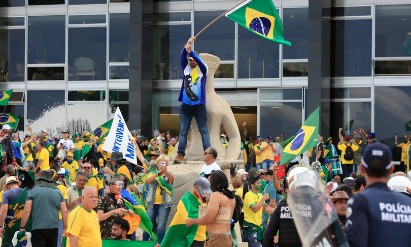 sostenitori bolsonaro assedio parlamento brasile