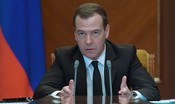 Medvedev dà dello "sciocco" a Crosetto. Il ministro: "Metta fine alla guerra"