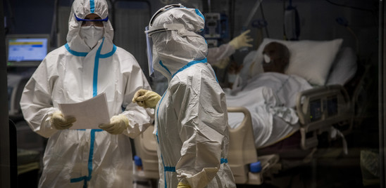 Il 'fine' pandemia spacca i virologi