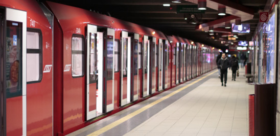 Fanno sesso nell'ascensore della metro, due denunce a Milano