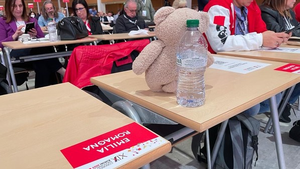 Sindacalisti abbandonano la sala quando Meloni prende la parola