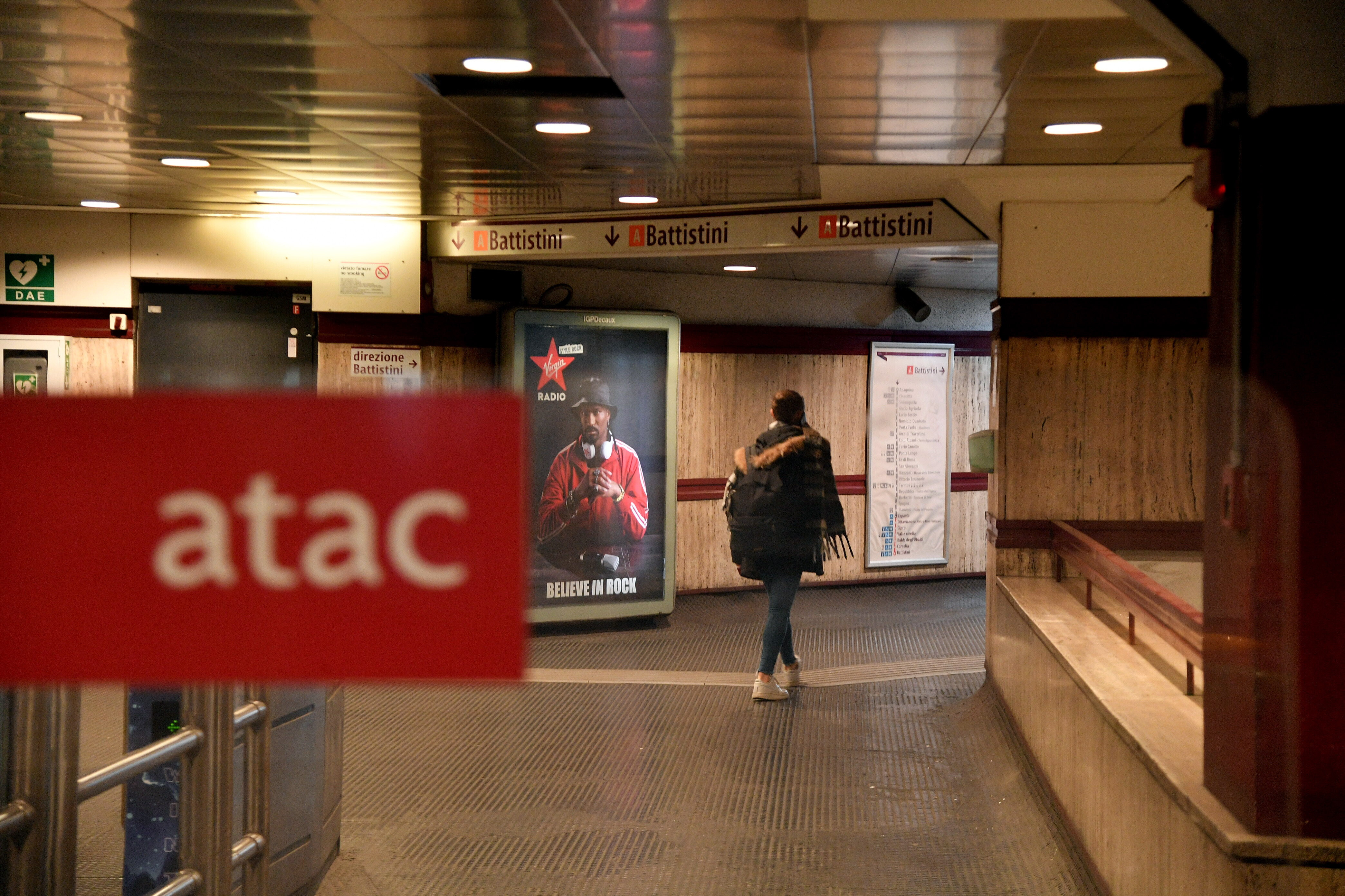 Arrestati 14 borseggiatori in azione sulle metro A e B di Roma