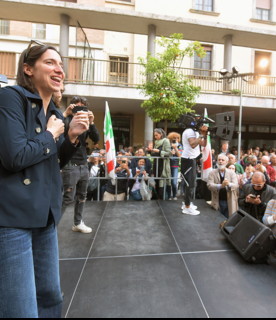 Schlein vince la sfida a Brescia e carica i suoi in vista dei ballottaggi