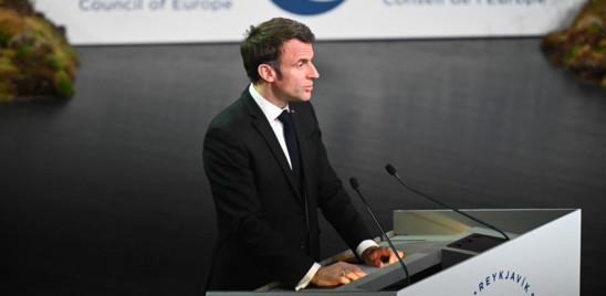 Macron: "Sui migranti non possiamo lasciare l’Italia da sola"  