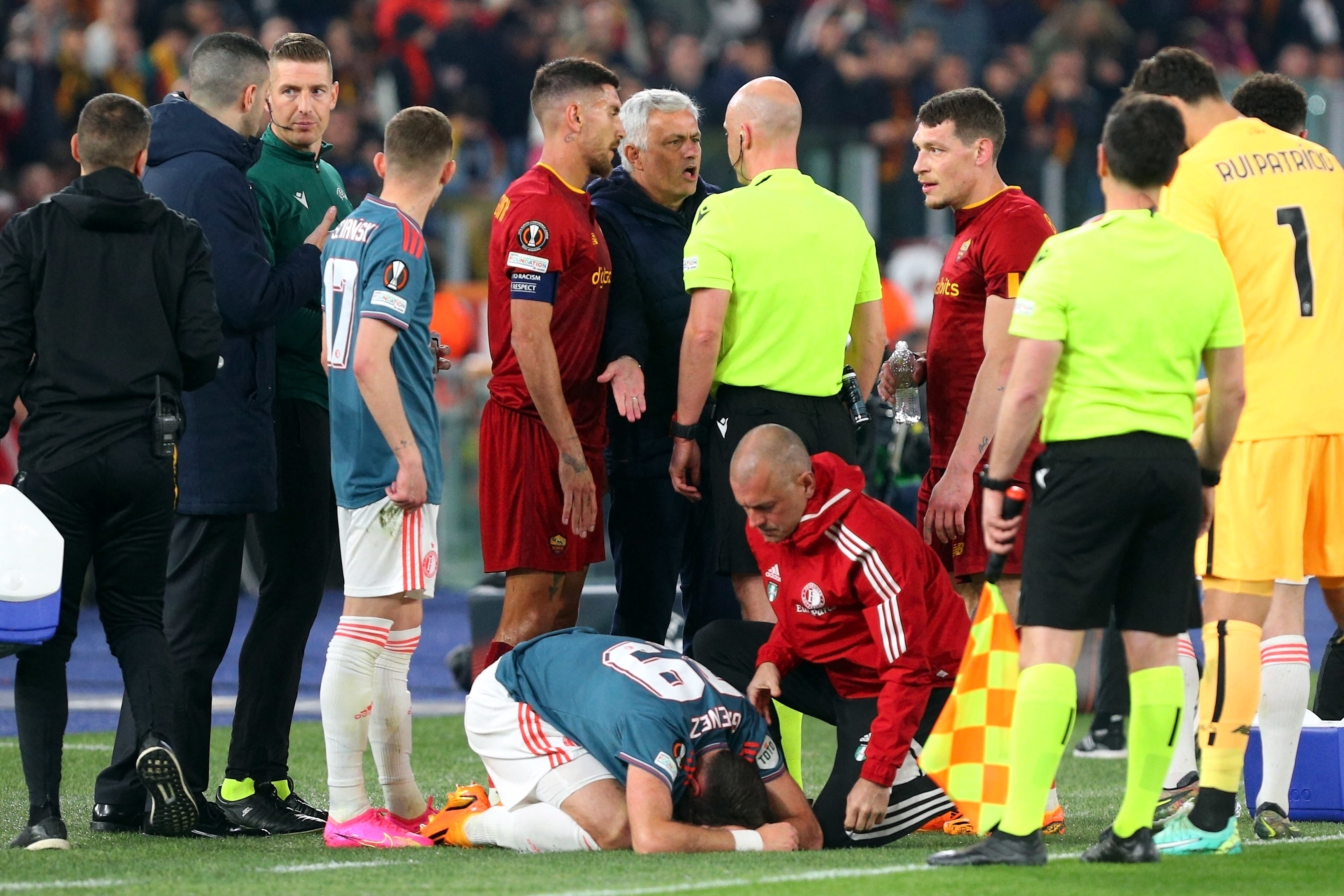 L'arbitro Taylor non si 'pente': "Contro la Roma nessun errore"