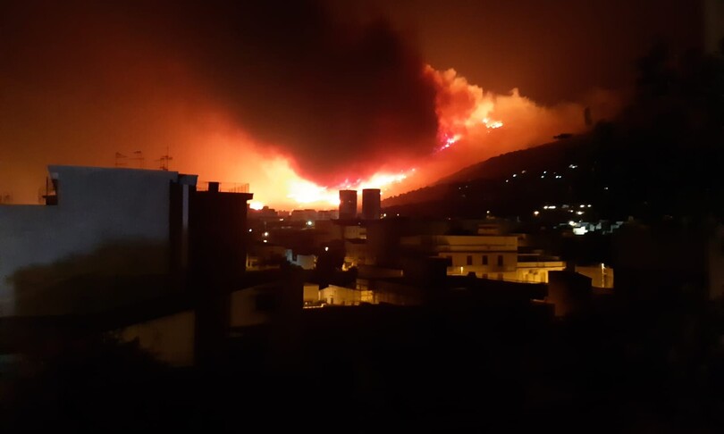 incendi sicilia morta donna evacuati abitanti