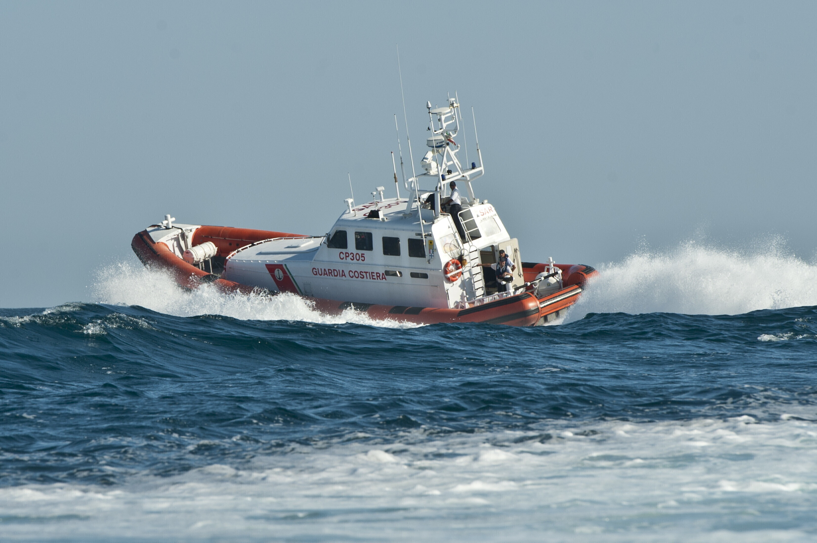 Un'onda travolge una barca a Reggio Calabria: morto un pescatore