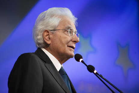 Mattarella: "E’ un delitto trasformare cibo e acqua in strumenti di conflitto"