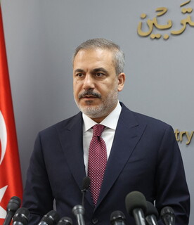 Ankara intensifica gli sforzi di mediazione nel conflitto tra Israele e Hamas. Mentre il presidente Erdogan sente l'omologo iraniano Raisi, il ministro degli Esteri, Hakan Fidan, dopo il colloquio con il capo della milizia islamista, vola a Beirut con l'obiettivo di scongiurare un allargamento delle ostilità