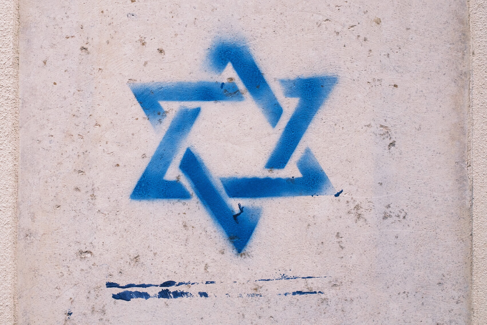 Mantovano, esiste un antisemitismo diffuso e violento