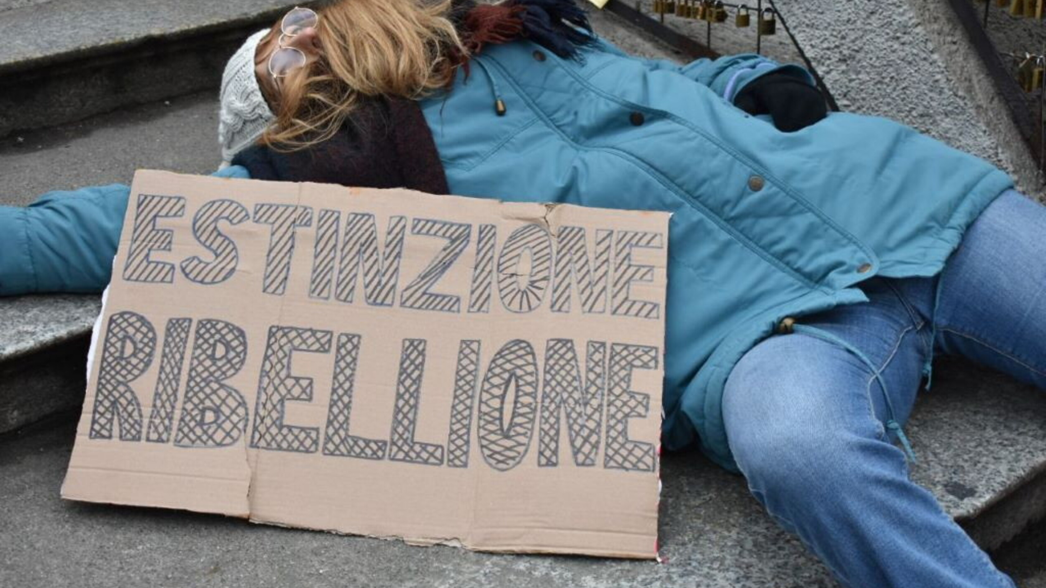 Serenata-blitz davanti a Palazzo Chigi di Extinction Rebellion