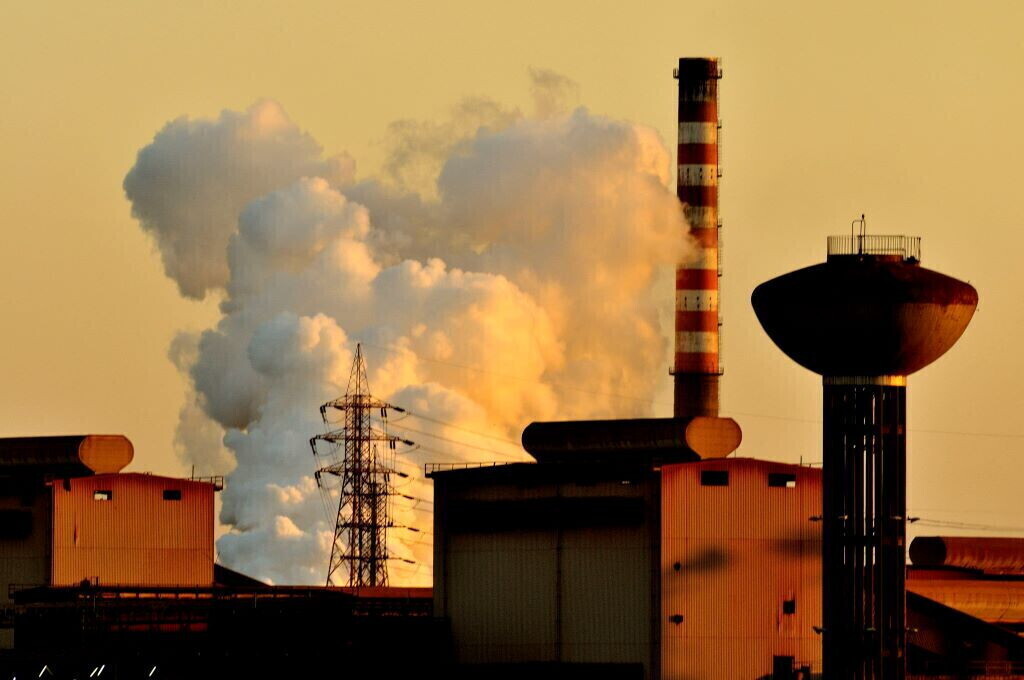 "Perchè vuoi tenere il mostro ancora aperto?". Decaro risponde a un 13enne sull'ex Ilva